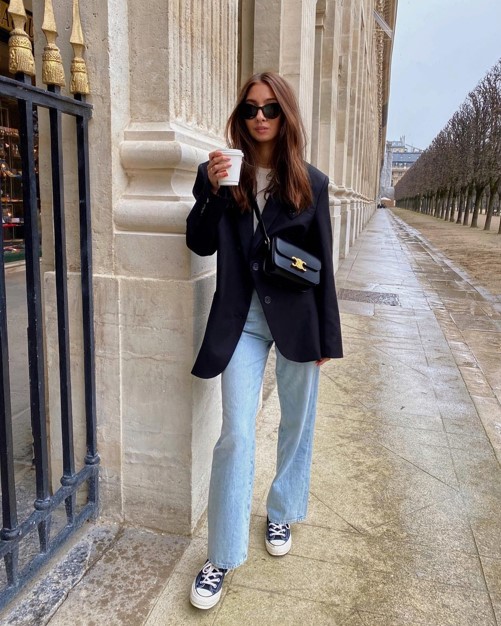 Classic T-Shirt + Blazer + Denim Pants Combination