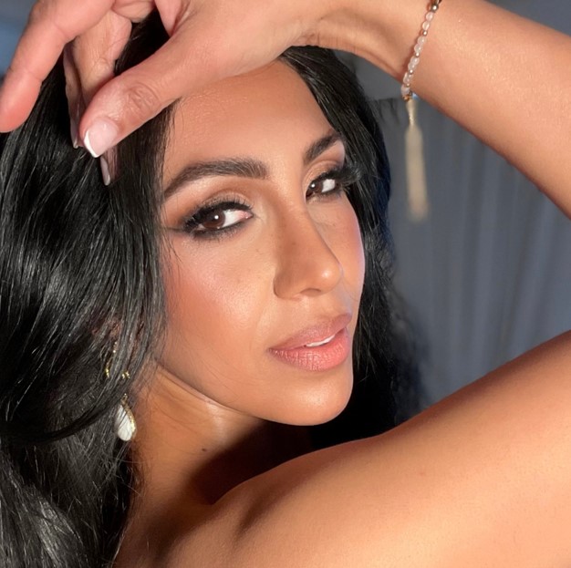 Keep Makeup and Hair Simple and Polished