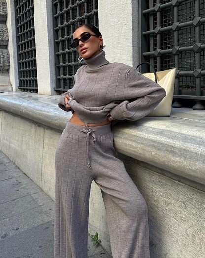 Boater Collar + High-Waisted Bottoms